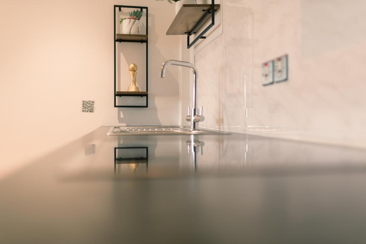 Sidemersey Livings- Convenient And Central 2-Bedroom Haven In L1 ليفربول المظهر الخارجي الصورة
