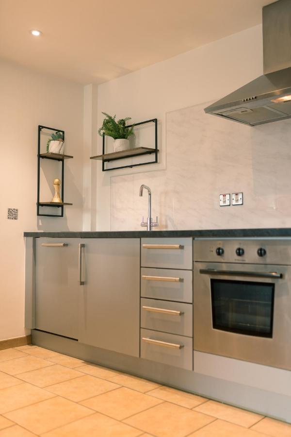 Sidemersey Livings- Convenient And Central 2-Bedroom Haven In L1 ليفربول المظهر الخارجي الصورة
