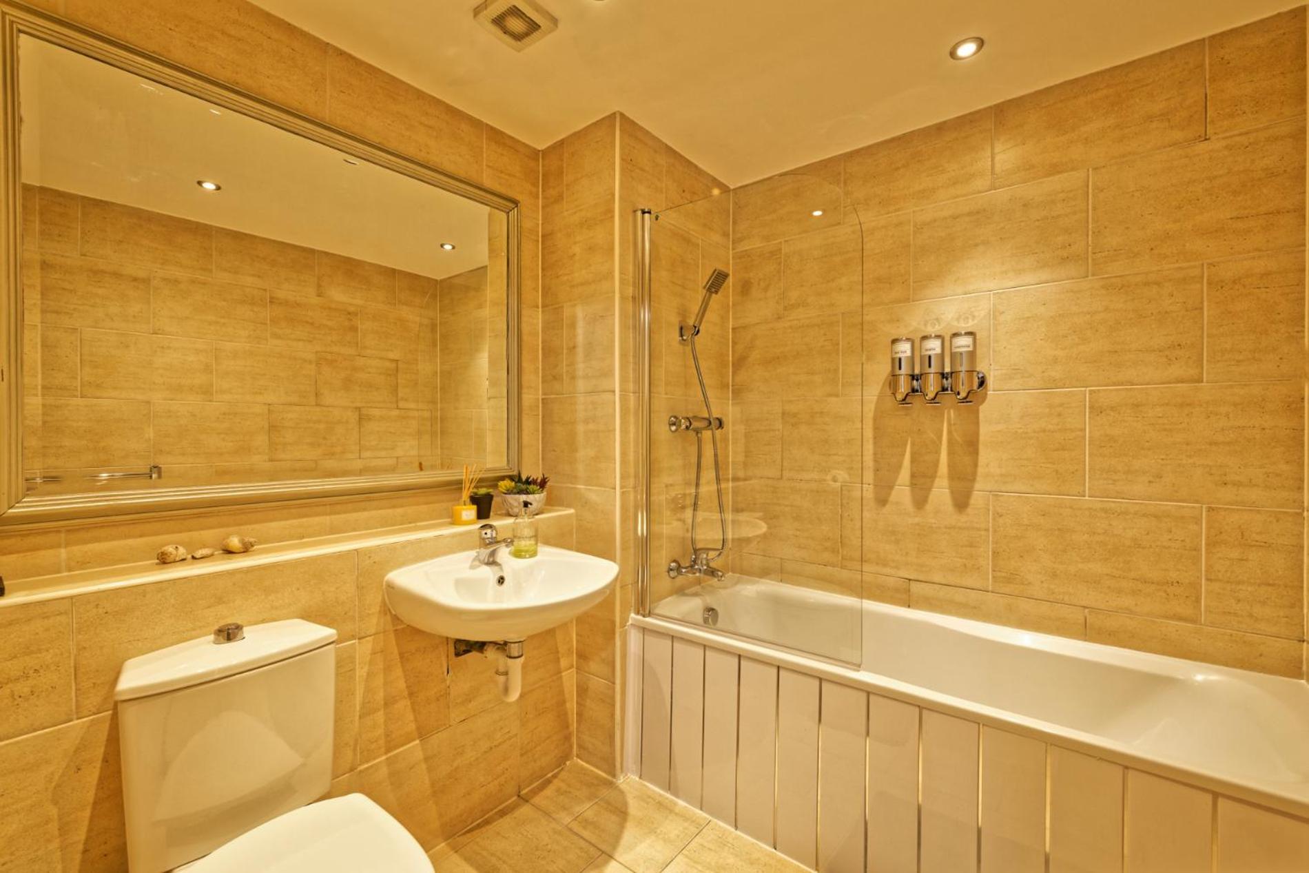 Sidemersey Livings- Convenient And Central 2-Bedroom Haven In L1 ليفربول المظهر الخارجي الصورة